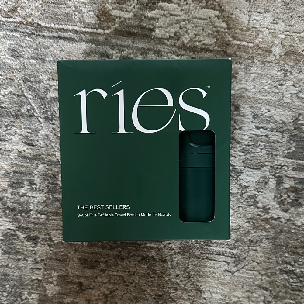 Ries Refillable Travel Bottles Set - Green brand new never used